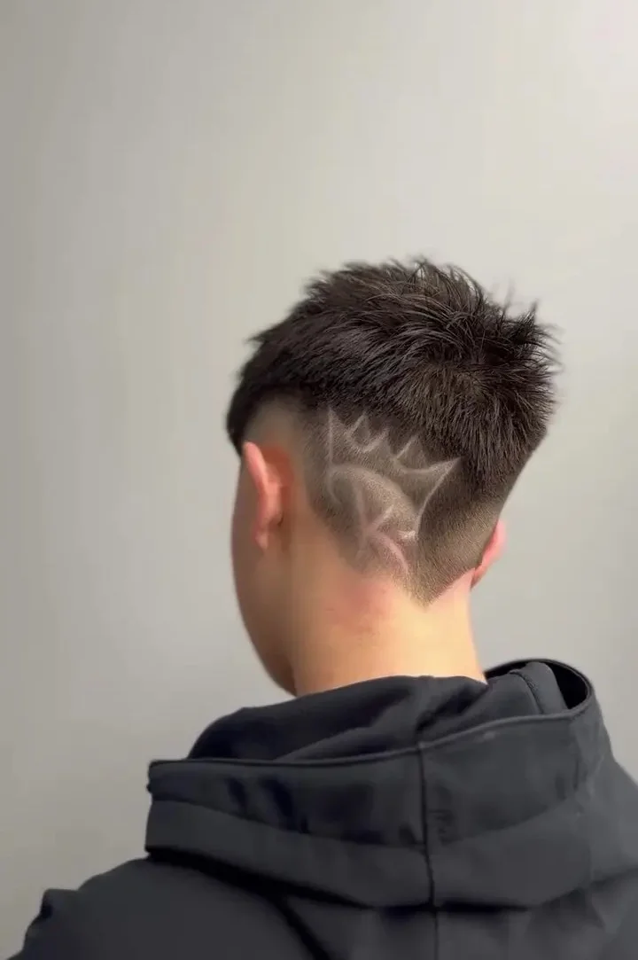 Textured modern haircut – The Next Level